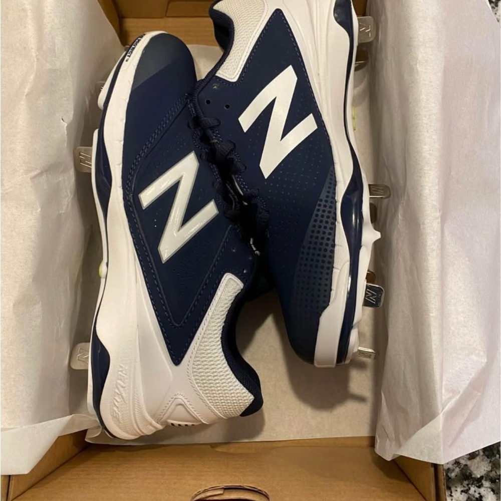 New Balance Women’s Navy and White Metal Softball Cleats